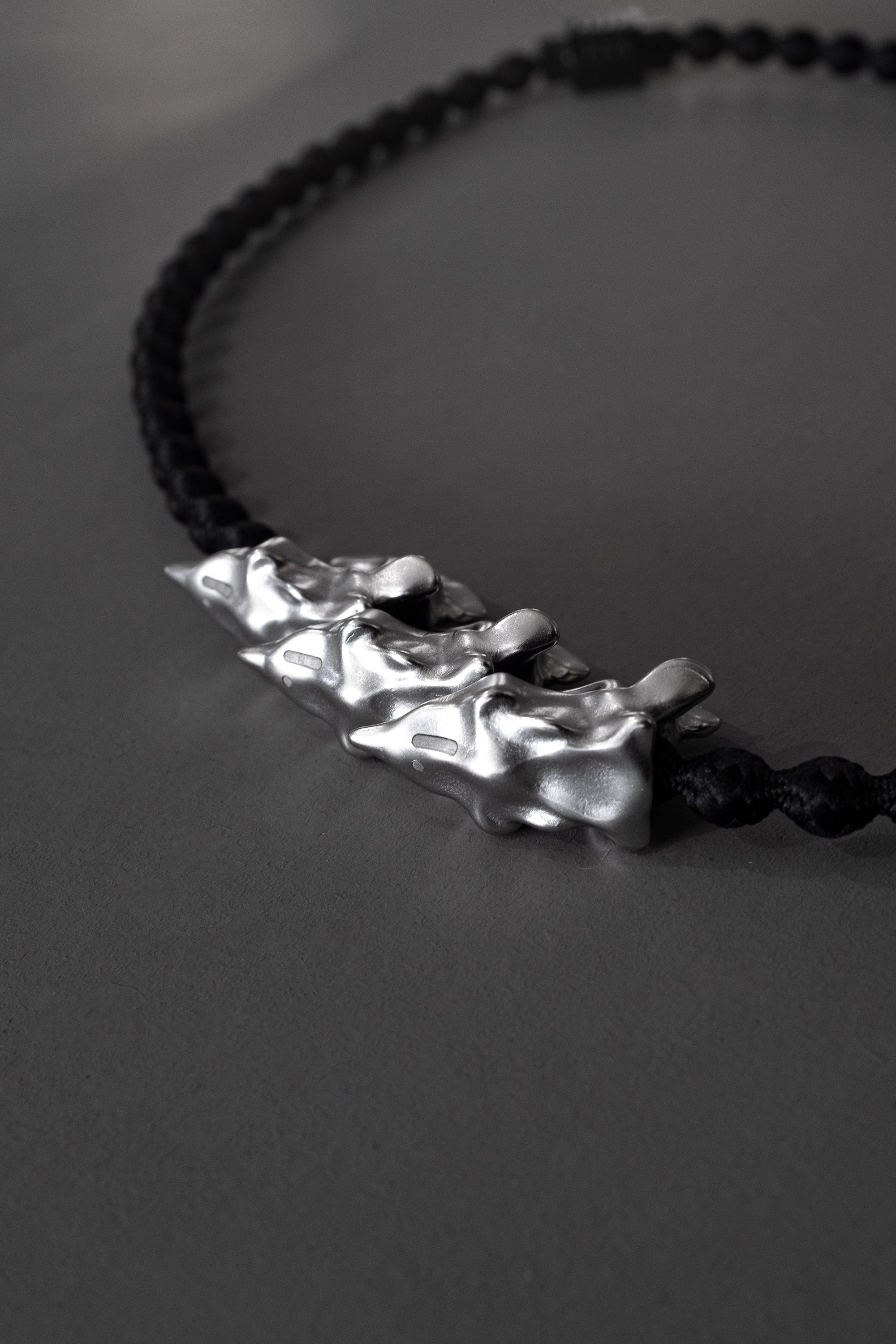iN Necklace-SPINE